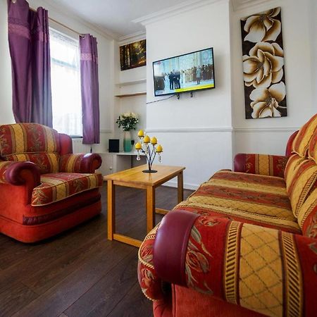 12 Cornwallis Lodge Family Room 2 Stoke-on-Trent ภายนอก รูปภาพ