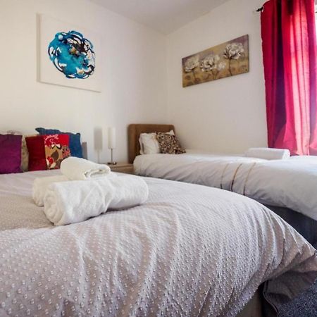 12 Cornwallis Lodge Family Room 2 Stoke-on-Trent ภายนอก รูปภาพ