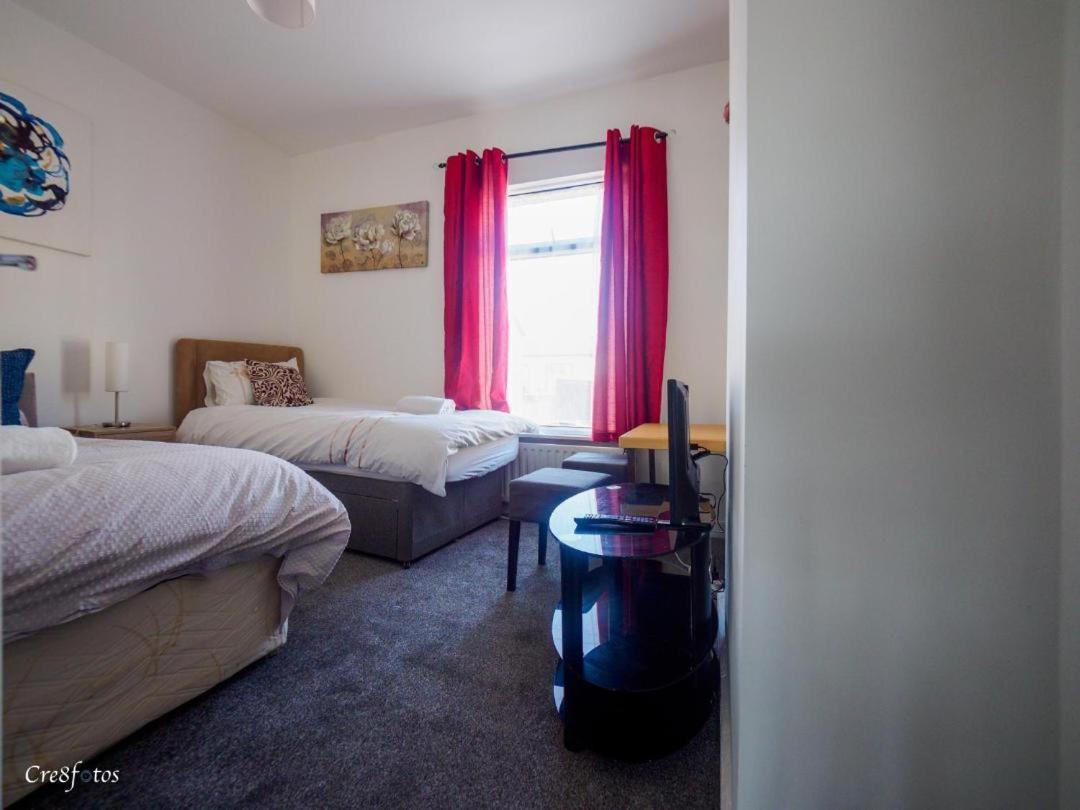 12 Cornwallis Lodge Family Room 2 Stoke-on-Trent ภายนอก รูปภาพ