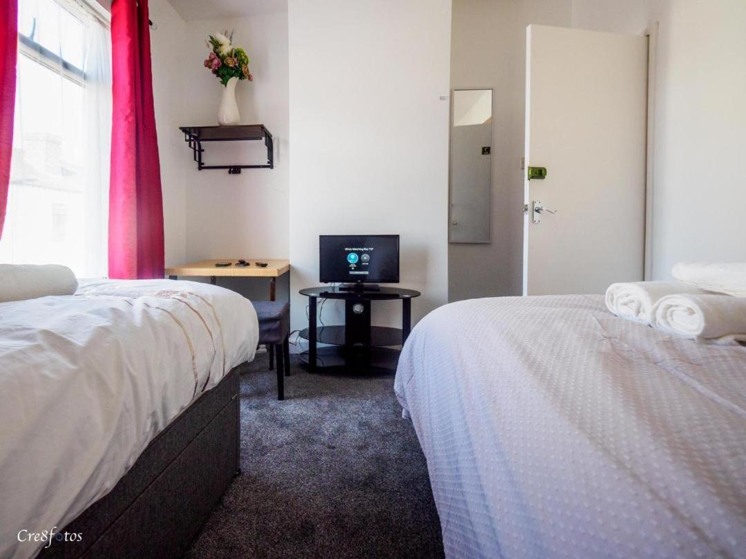 12 Cornwallis Lodge Family Room 2 Stoke-on-Trent ภายนอก รูปภาพ