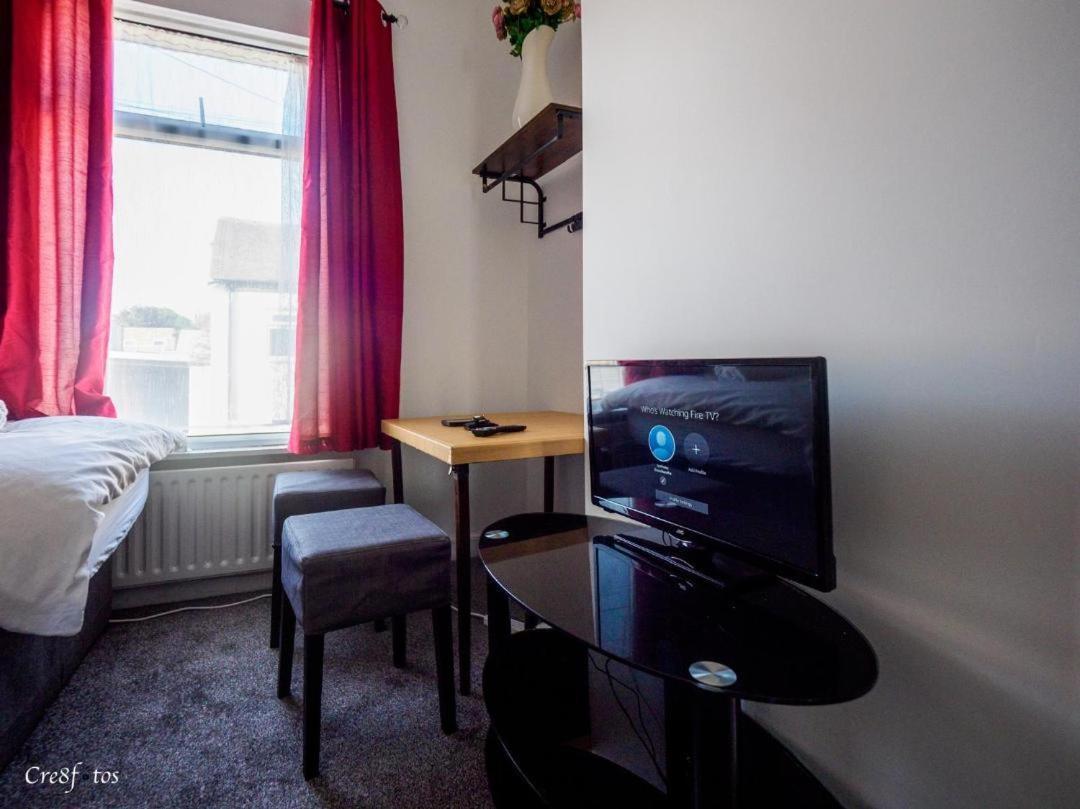 12 Cornwallis Lodge Family Room 2 Stoke-on-Trent ภายนอก รูปภาพ