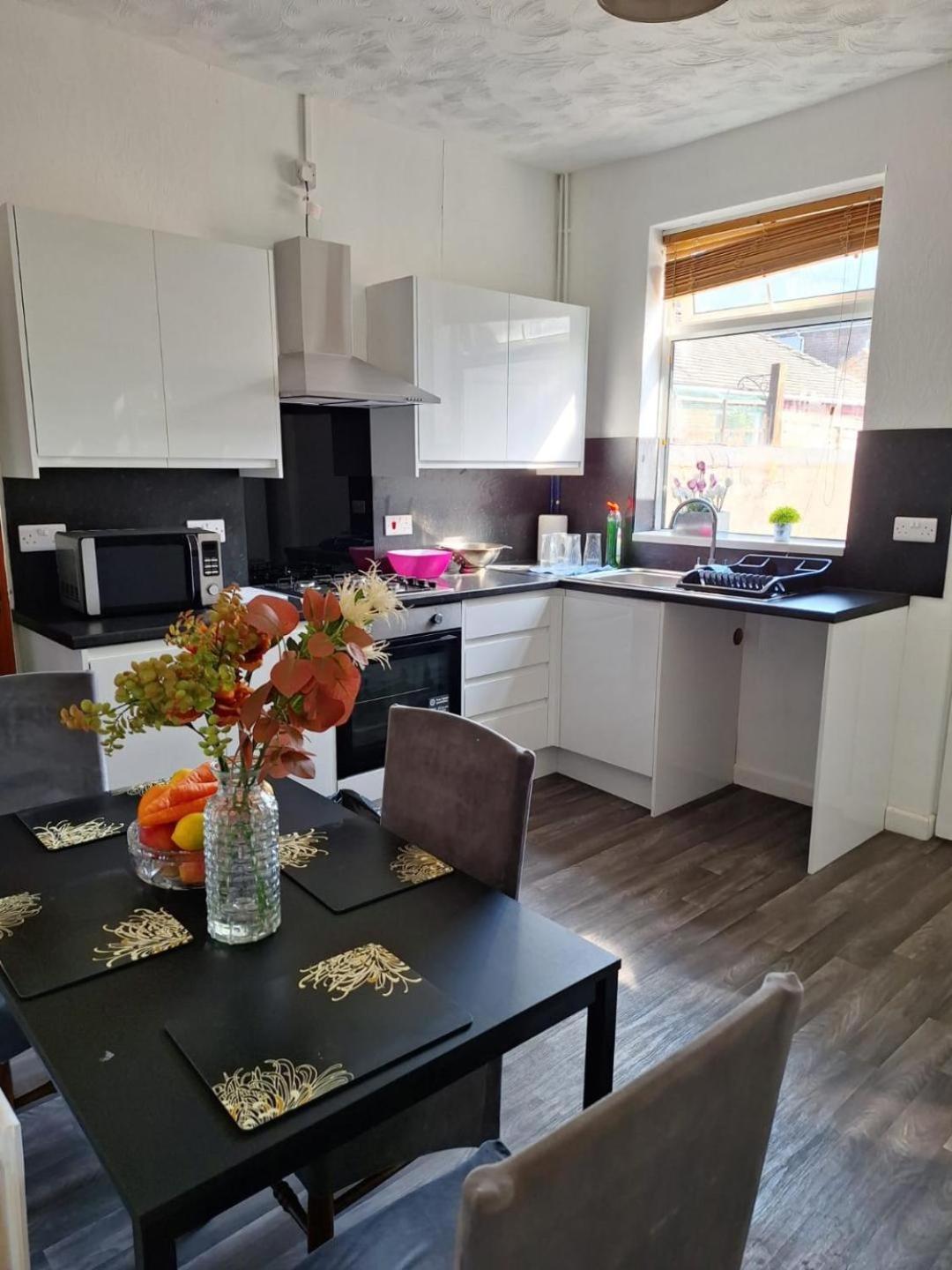 12 Cornwallis Lodge Family Room 2 Stoke-on-Trent ภายนอก รูปภาพ